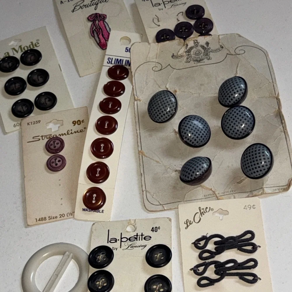 Vintage Button Collection - Assorted Colors